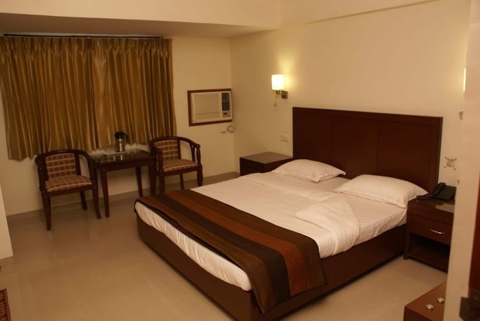 Imagen del bar/restaurante del Hotel Centra, Ahmedabad. Foto 3