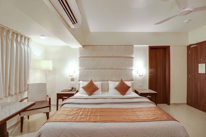 Imagen de la habitación del Hotel Centra, Ahmedabad. Foto 10