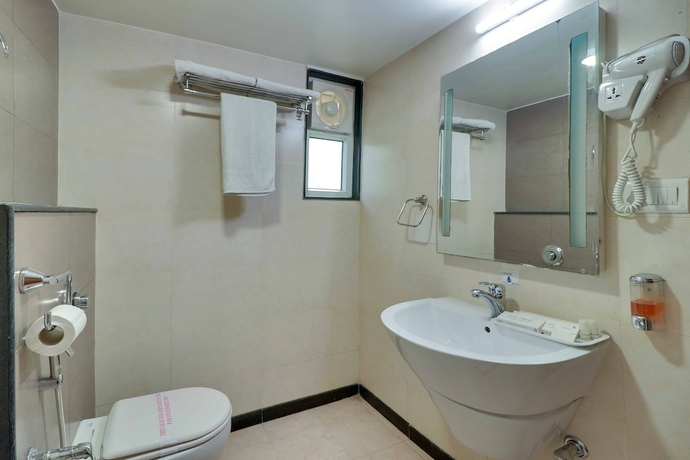 Imagen de la habitación del Hotel Centra, Ahmedabad. Foto 14
