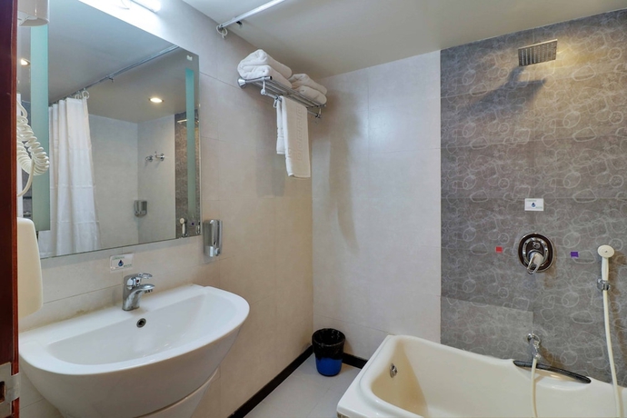 Imagen de la habitación del Hotel Centra, Ahmedabad. Foto 15