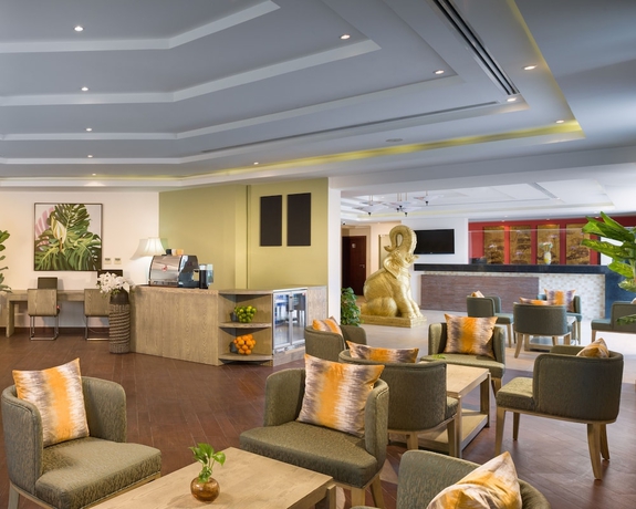 Imagen de los interiores del Hotel Centra By Centara Muscat Dunes. Foto 16