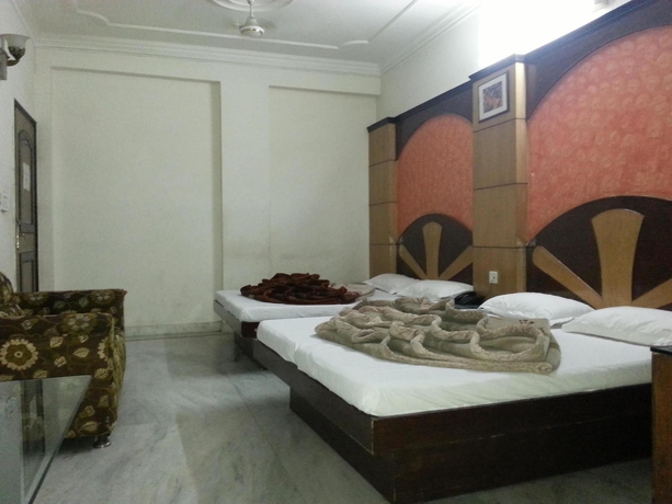Imagen de los exteriores del Hotel Centra Inn. Foto 6