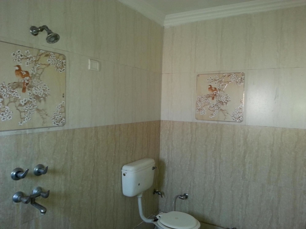 Imagen de los exteriores del Hotel Centra Inn. Foto 7