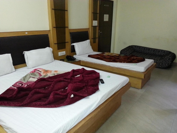 Imagen de los exteriores del Hotel Centra Inn. Foto 8