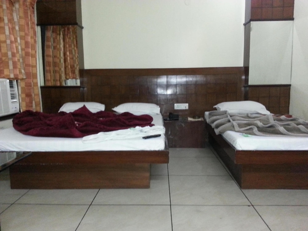 Imagen de los exteriores del Hotel Centra Inn. Foto 10