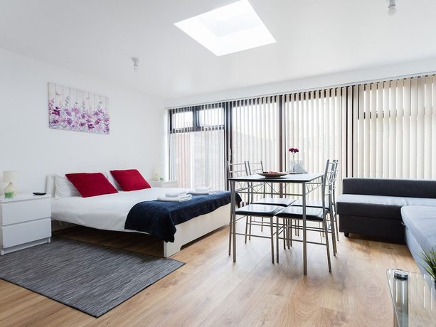 Imagen de la habitación del Hotel Centra Wharf. Foto 11