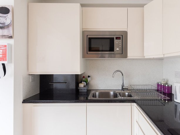 Imagen de la habitación del Hotel Centra Wharf. Foto 13