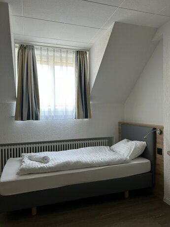Imagen de la habitación del Hotel Centra Winterthur. Foto 19