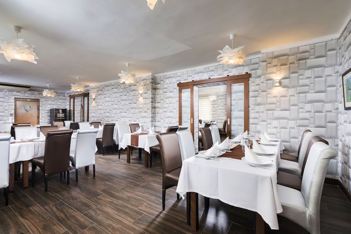 Imagen del bar/restaurante del Hotel Centr&aacute;l, Nyiregyhaza. Foto 4