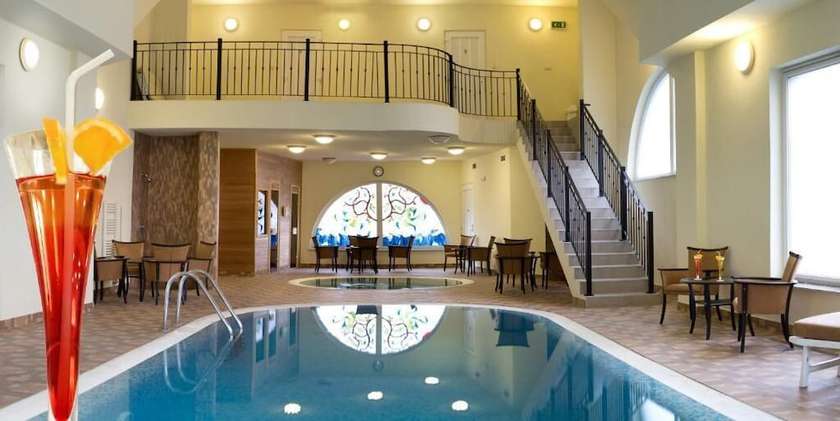 Imagen de la piscina del Hotel Centr&aacute;l, Nyiregyhaza. Foto 18