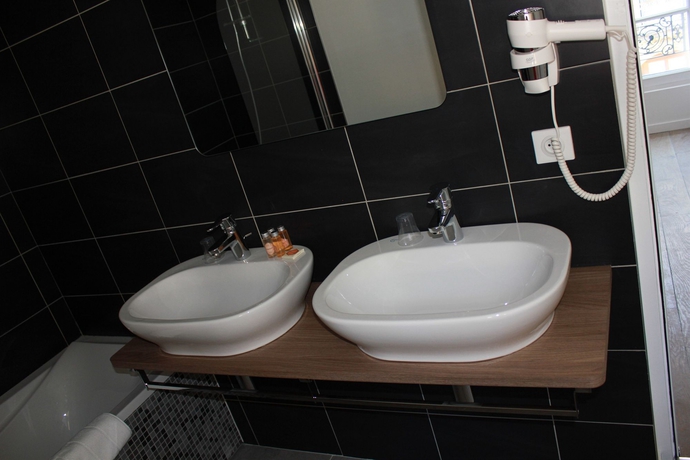 Imagen de la habitación del Hotel Central, Avignon. Foto 7