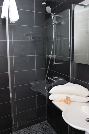 Imagen de la habitación del Hotel Central, Avignon. Foto 11