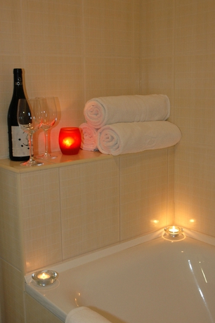 Imagen de la habitación del Hotel Central Basilica. Foto 11