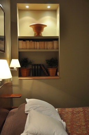 Imagen de la habitación del Hotel Central Bastia. Foto 3