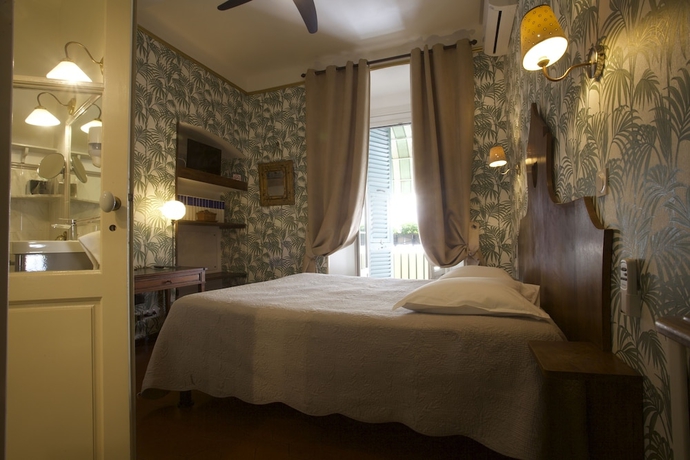 Imagen de la habitación del Hotel Central Bastia. Foto 5