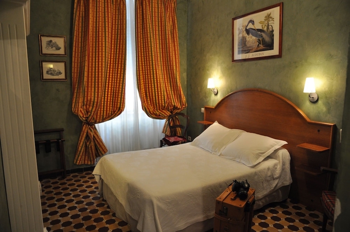 Imagen de la habitación del Hotel Central Bastia. Foto 9