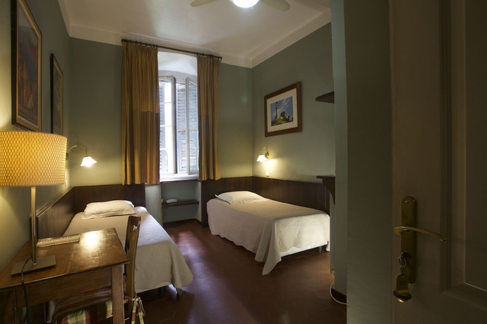 Imagen de la habitación del Hotel Central Bastia. Foto 10