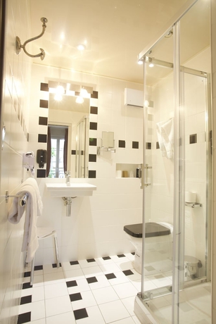 Imagen de la habitación del Hotel Central Bastia. Foto 14