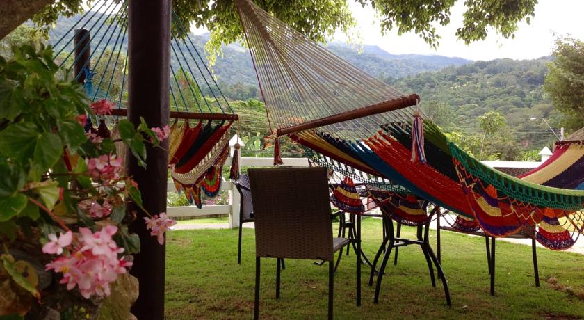 Imagen de los exteriores del Hotel Central Boquete. Foto 9