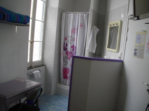 Imagen de la habitación del Hotel Central, Carcassonne. Foto 5