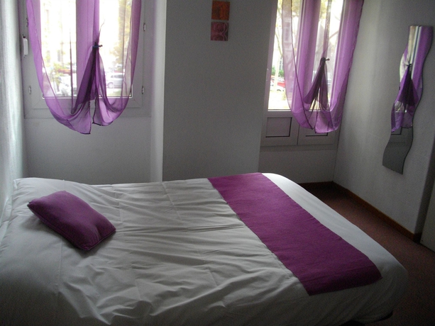 Imagen de la habitación del Hotel Central, Carcassonne. Foto 7