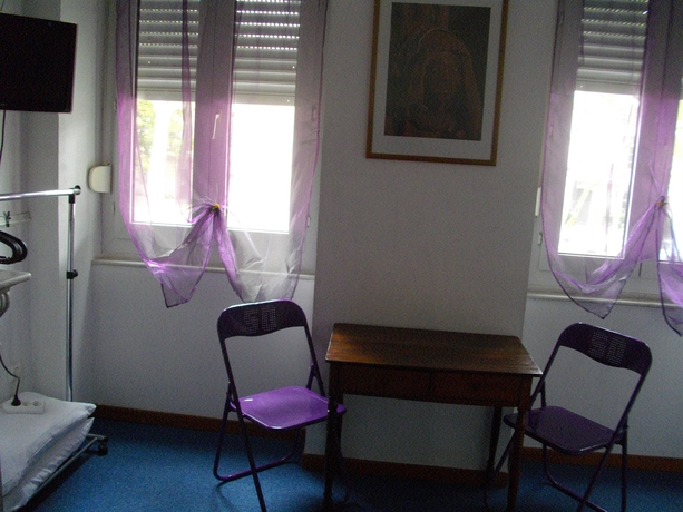 Imagen de la habitación del Hotel Central, Carcassonne. Foto 9