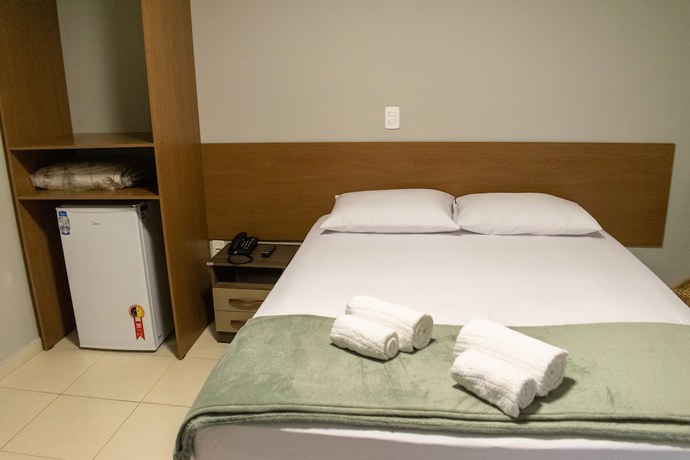 Imagen de la habitación del Hotel Central De Lins. Foto 10