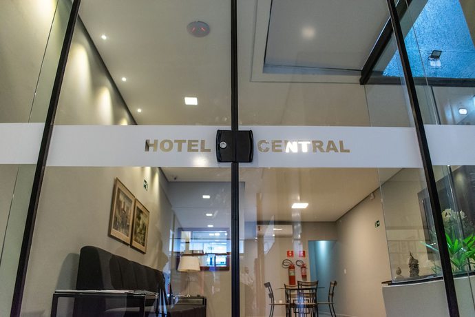 Imagen de los interiores del Hotel Central De Lins. Foto 20