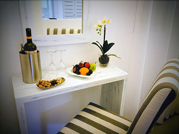 Imagen de la habitación del Hotel Central Fira. Foto 6