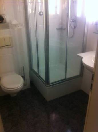 Imagen de la habitación del Hotel Central, Frankenthal. Foto 5