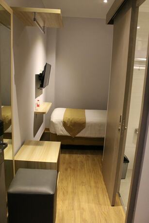 Imagen de la habitación del Hotel Central Front One Inn Jakarta Airport. Foto 19