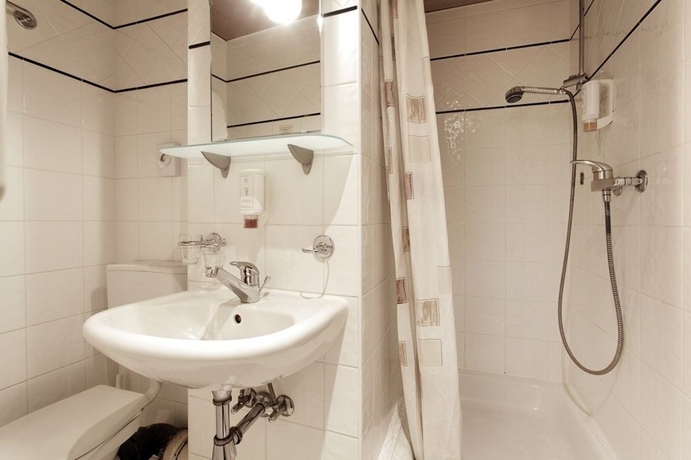 Imagen de la habitación del Hotel Central, Ginebra. Foto 7