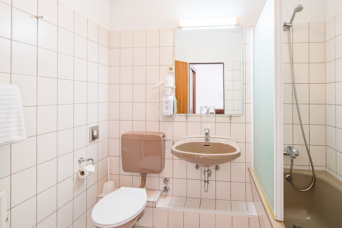 Imagen de la habitación del Hotel Central, Hamburgo. Foto 15