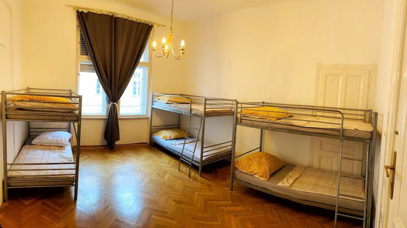 Imagen de la habitación del Hotel Central Hostel, Pecs. Foto 7