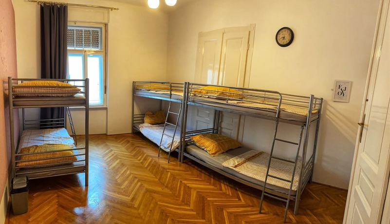 Imagen de la habitación del Hotel Central Hostel, Pecs. Foto 10