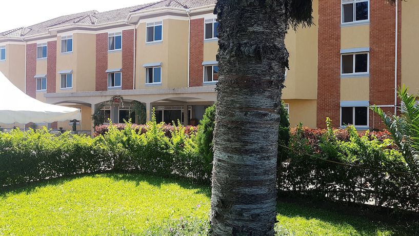 Imagen de los exteriores del Hotel Central Inn Entebbe. Foto 9