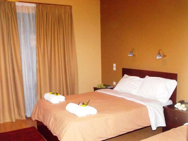 Imagen de la habitación del Hotel Central, Loutraki. Foto 9