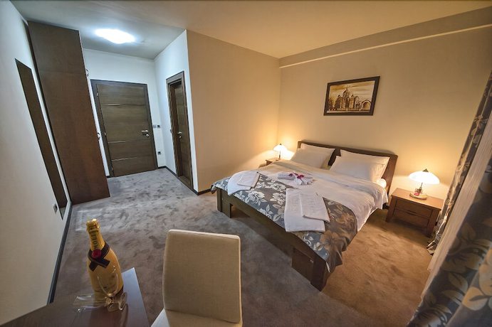 Imagen de la habitación del Hotel Central Lux Kragujevac. Foto 11