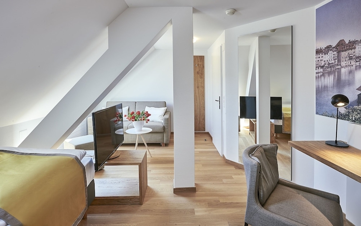 Imagen de la habitación del Hotel Central Luzern. Foto 17