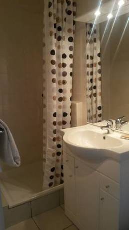 Imagen de la habitación del Hotel Central, Lyon. Foto 10