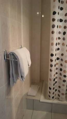 Imagen de la habitación del Hotel Central, Lyon. Foto 11