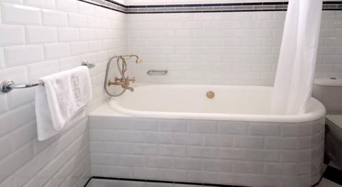 Imagen de la habitación del Hotel Central, Marbella. Foto 5