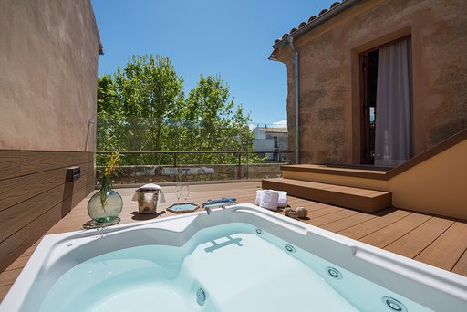 Imagen de la piscina del Hotel Central Maria. Foto 9