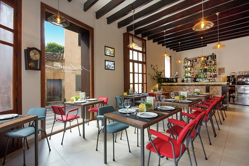 Imagen del bar/restaurante del Hotel Central Maria. Foto 2