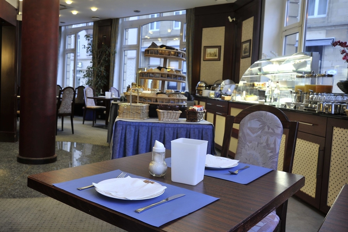 Imagen del bar/restaurante del Hotel Central Molitor. Foto 4