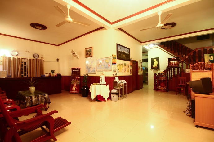 Imagen de los interiores del Hotel Central Night. Foto 15