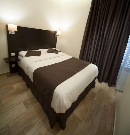Imagen de la habitación del Hotel Central, Nimes. Foto 3