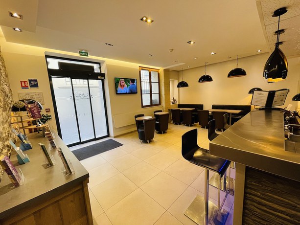 Imagen de los interiores del Hotel Central, Nimes. Foto 15