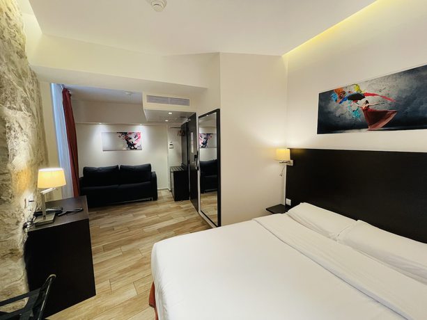 Imagen de la habitación del Hotel Central, Nimes. Foto 5