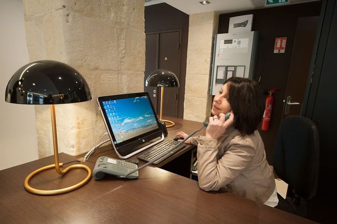 Imagen de los interiores del Hotel Central, Nimes. Foto 17